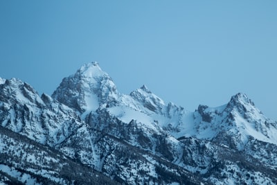 风景摄影的山被雪覆盖
